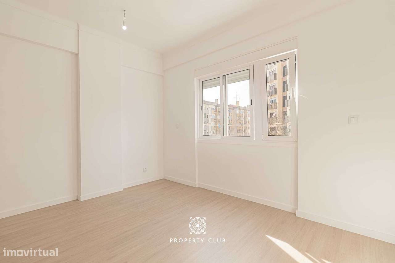 Apartamento T3 em fase de remodelação em Queluz-25