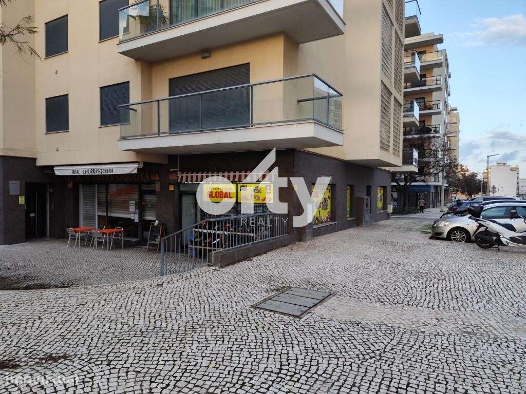 LOJA NO CORAÇÃO DE PORTIMÃO COM RENTABILIDADE - Grande imagem: 4/23