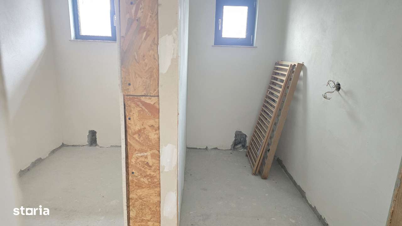 Vand casa in duplex in Deva, semifinisata, zona Garii, P+E+pod-7