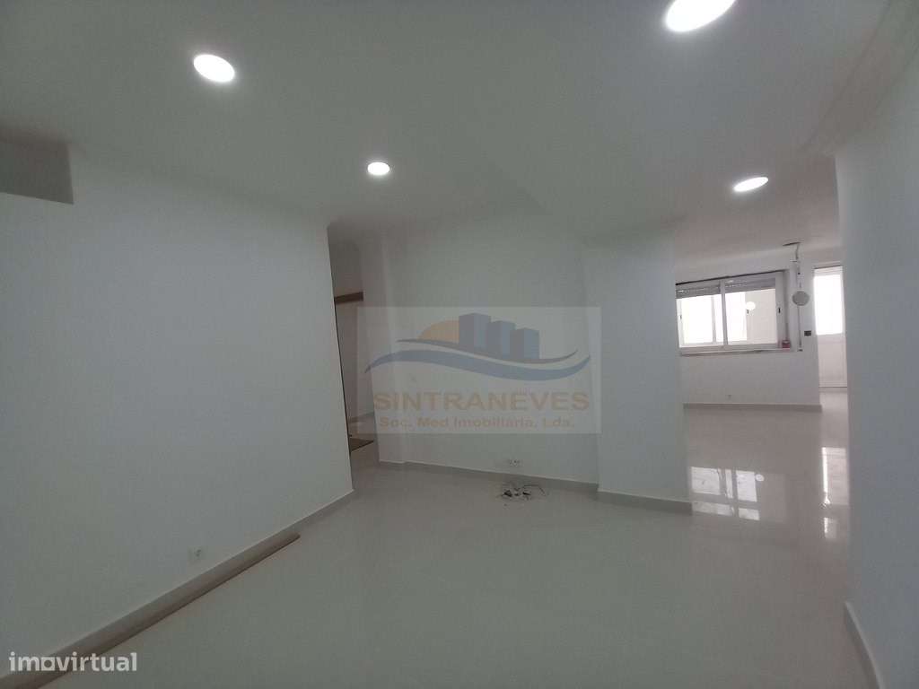Moradia T3+T3 totalmente remodelada, com terraço, 4 casas de banho,...-52