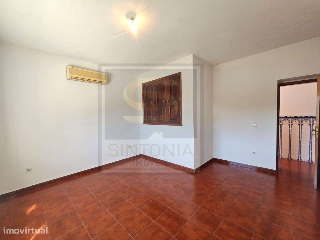 Refúgio em Mafra: Moradia T4 com Grande Potencial de Lazer e Terren...-9