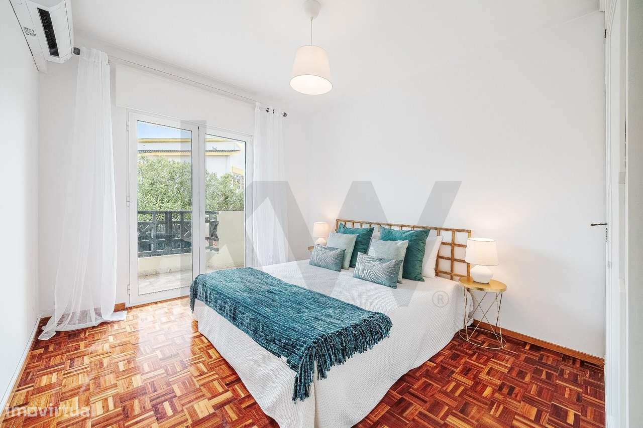 Moradia T3 em banda no Alto do Lagoal — luz natural, espaço e funciona-18