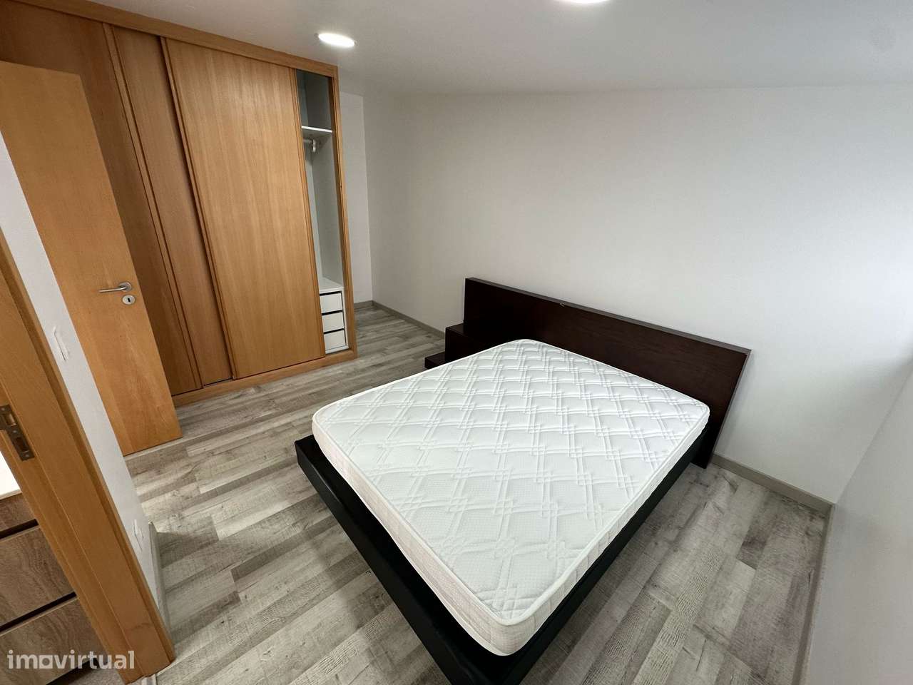 Apartamento ao Metro do Dragão - Grande imagem: 4/34