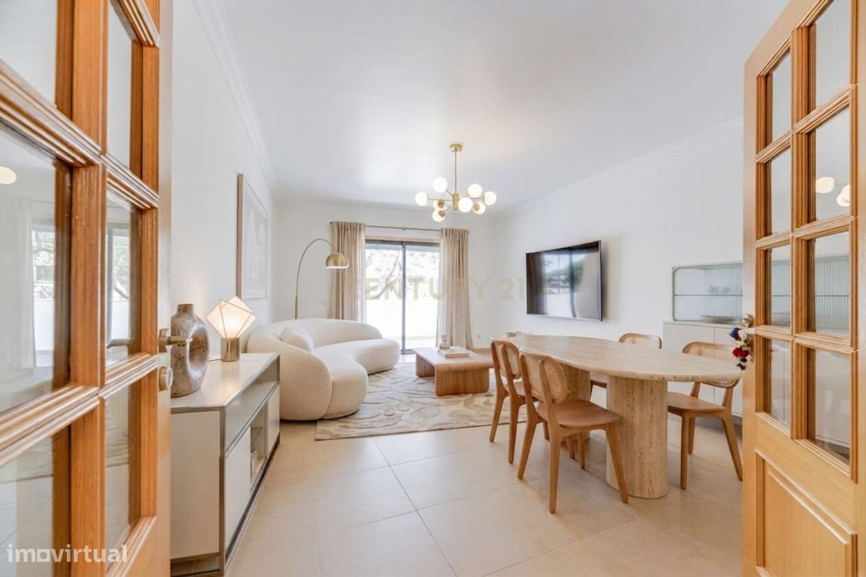 Apartamento T3 | Terraço, Box e Arrecadação | Urbanização da Ribeirada-0