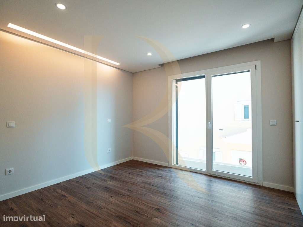 Apartamento T3 com elevador e arrecadação em remodelação total em M...-3
