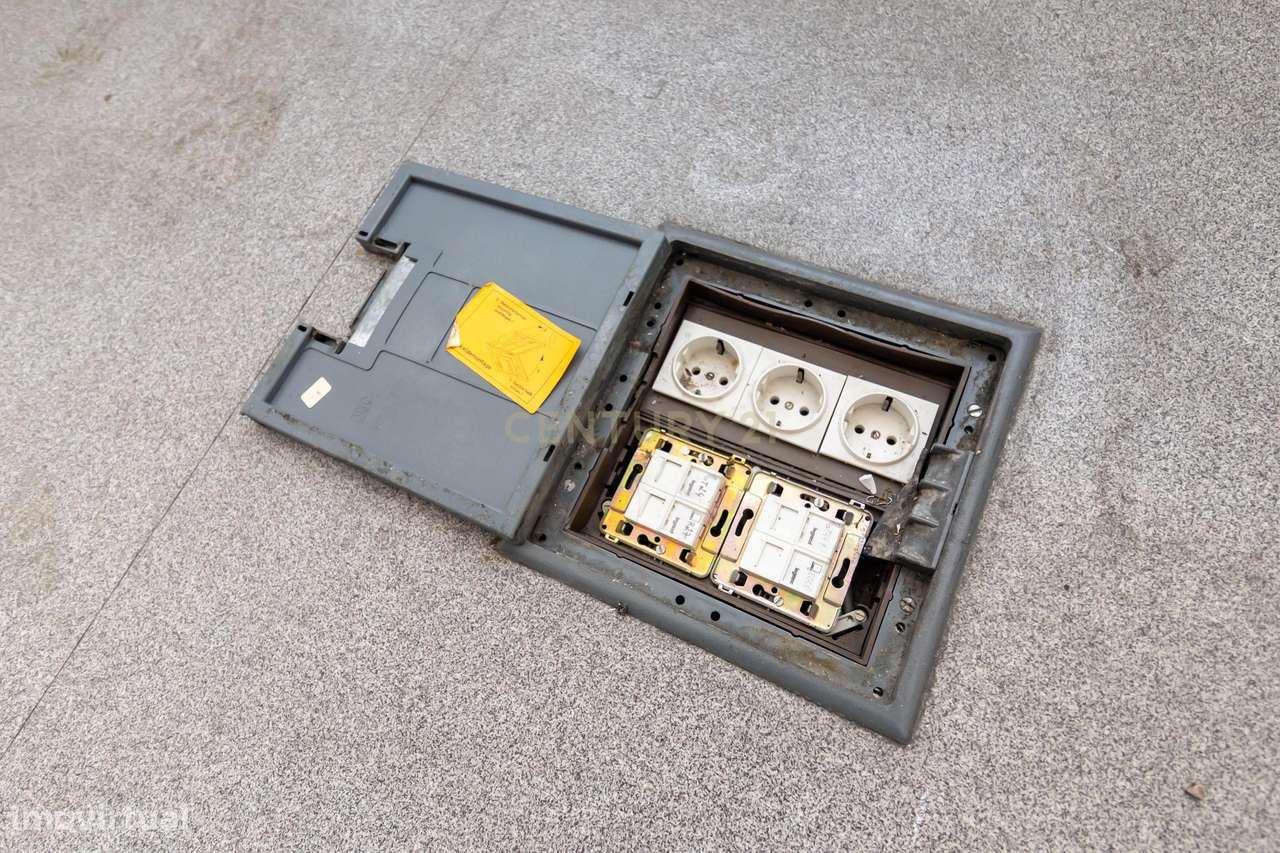 ESPAÇO COMERCIAL/SERVIÇOS com 311m2, para venda, no centro do Prior Ve-35