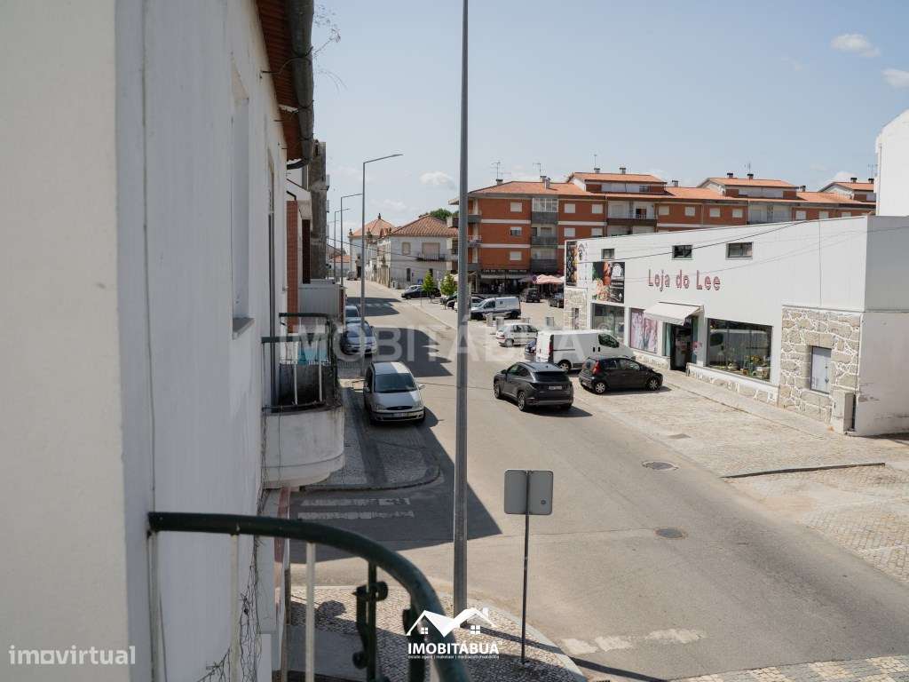 Espaço comercial com habitação T5 no centro da vila-36