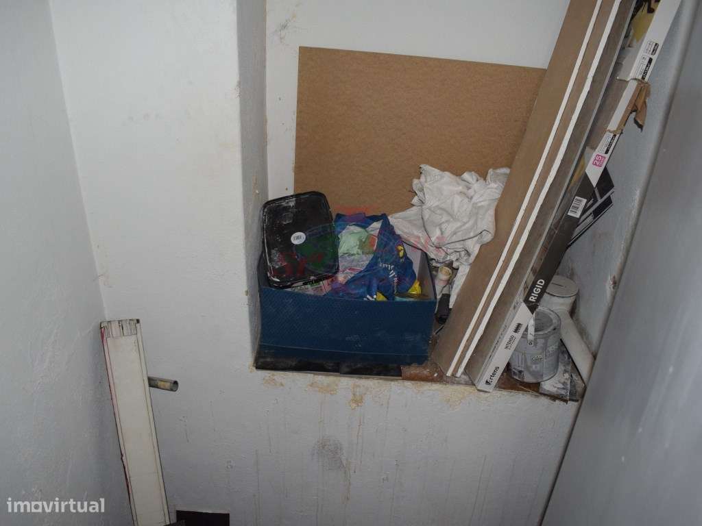 Loja de r/c centro Comercial Sofia-9