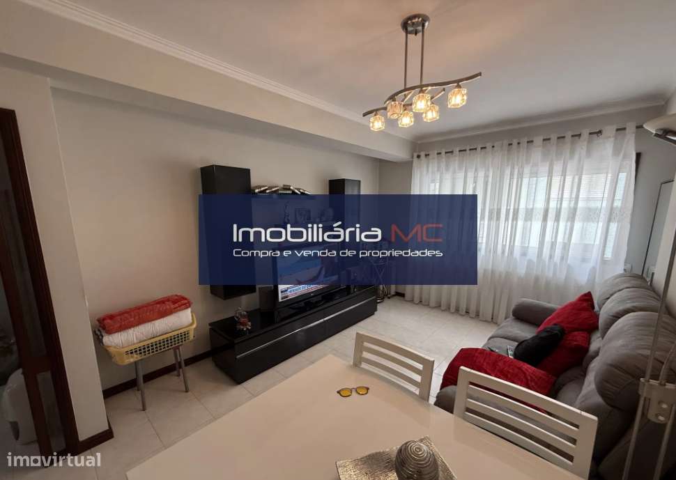 Apartamento T2 com terraço, junto à Avenida da República-6