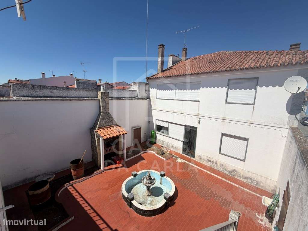 Moradia Familiar de Excelentes Áreas e Grande Potencial-35