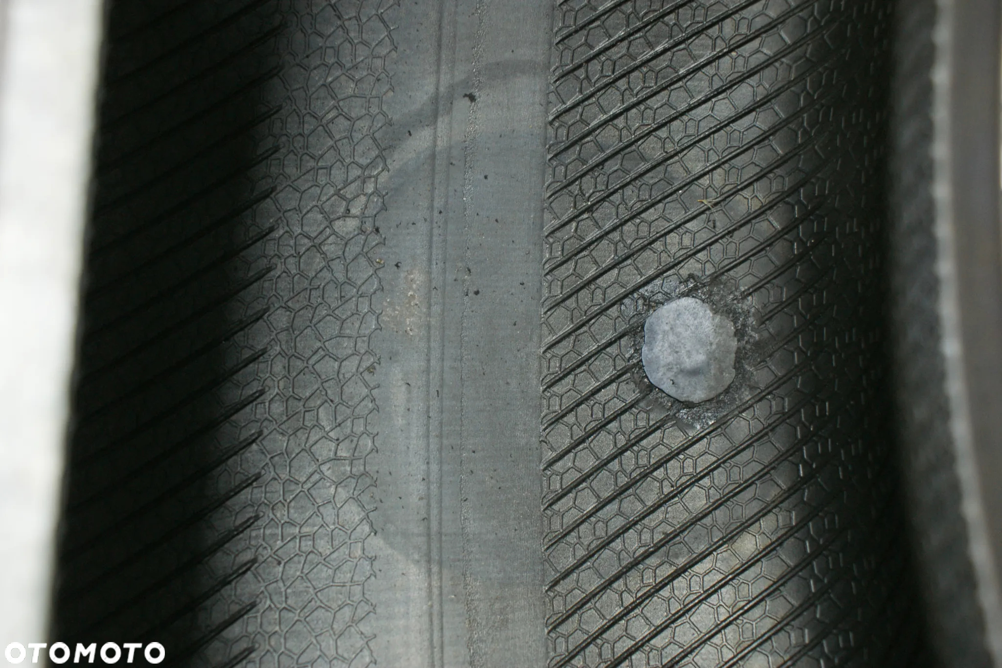 całoroczne 215/65R16C CONTINENTAL VANCONTACT 4SEASON , 7,7mm - 3