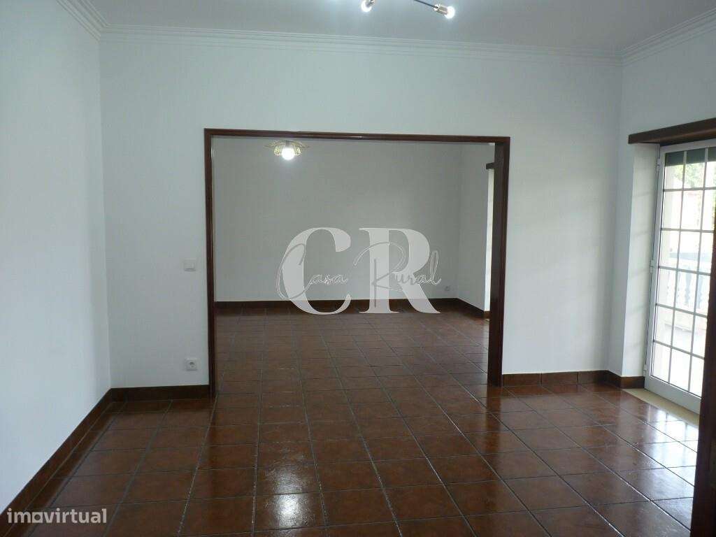 Fantástica moradia T3 com garagem e terreno generoso em Vila Facaia –-10