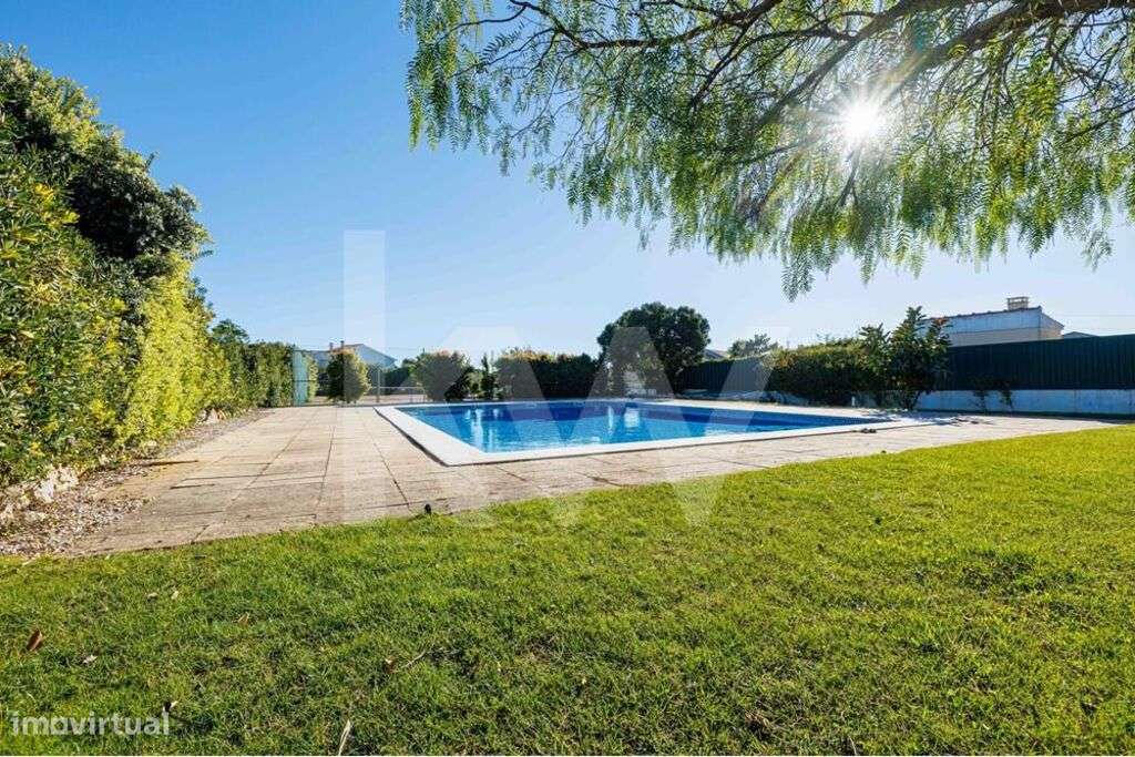 Excelente Moradia T4 no Condomínio Casas da Azóia a 5 min. do Cabo Esp - Grande imagem: 2/33