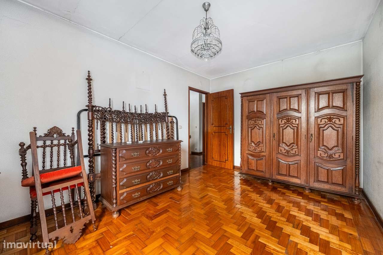 Moradia T4 de gaveto em Nogueira-18