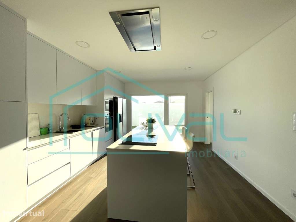 Moradia T3+1 Moderna com Piscina Privada - Conforto, Elegância e Fu...-6