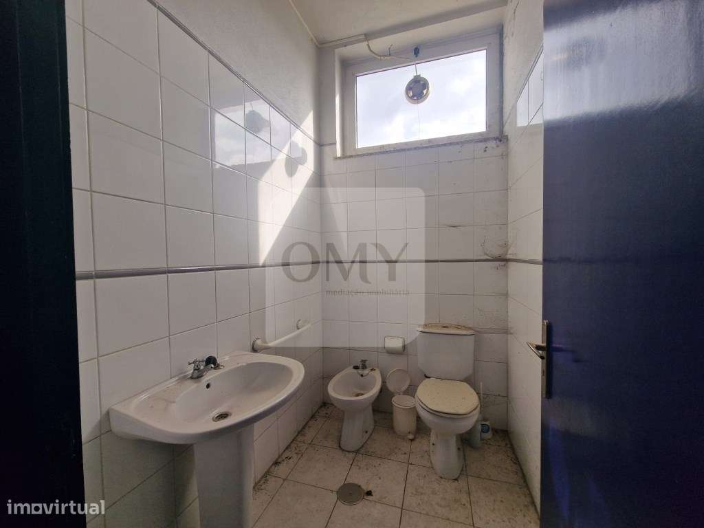 Loja com 2 frentes na Av. Aureliano Barrigas em Vila Real-9