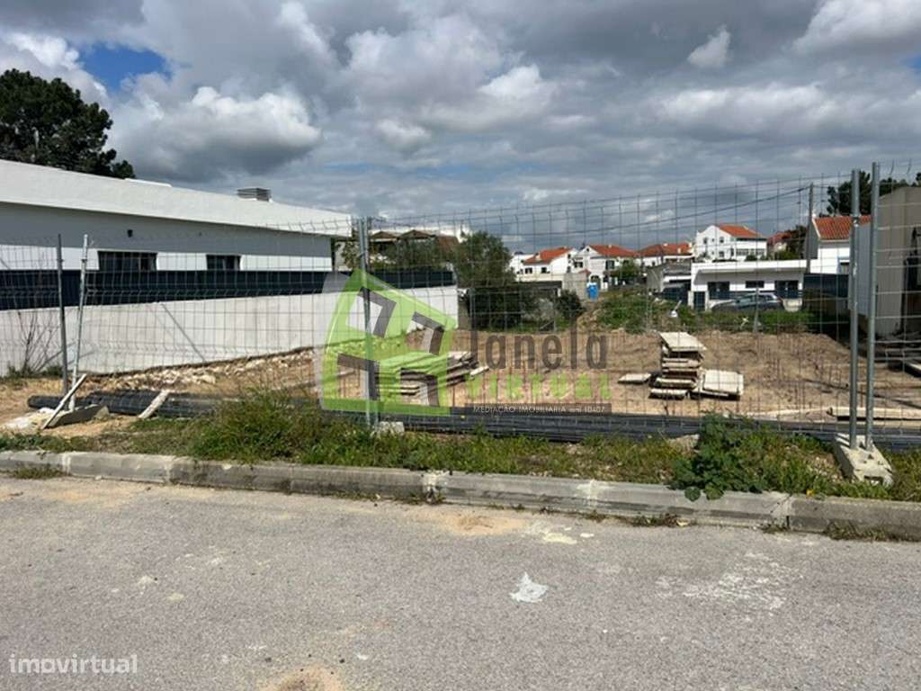Moradia Isolada Térrea T3 com Piscina - Fernão Ferro-8