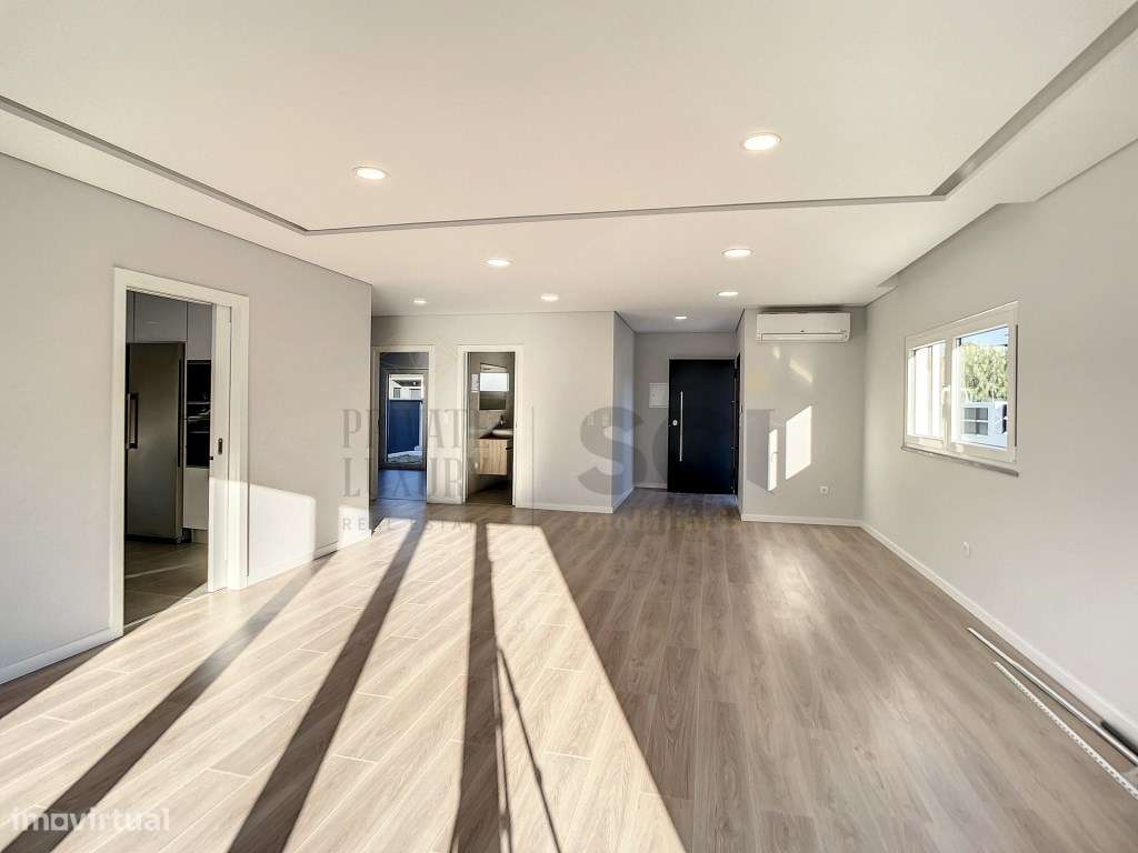 Moradia T3 Independente Térrea em Azeitão Garagem Piscina-10