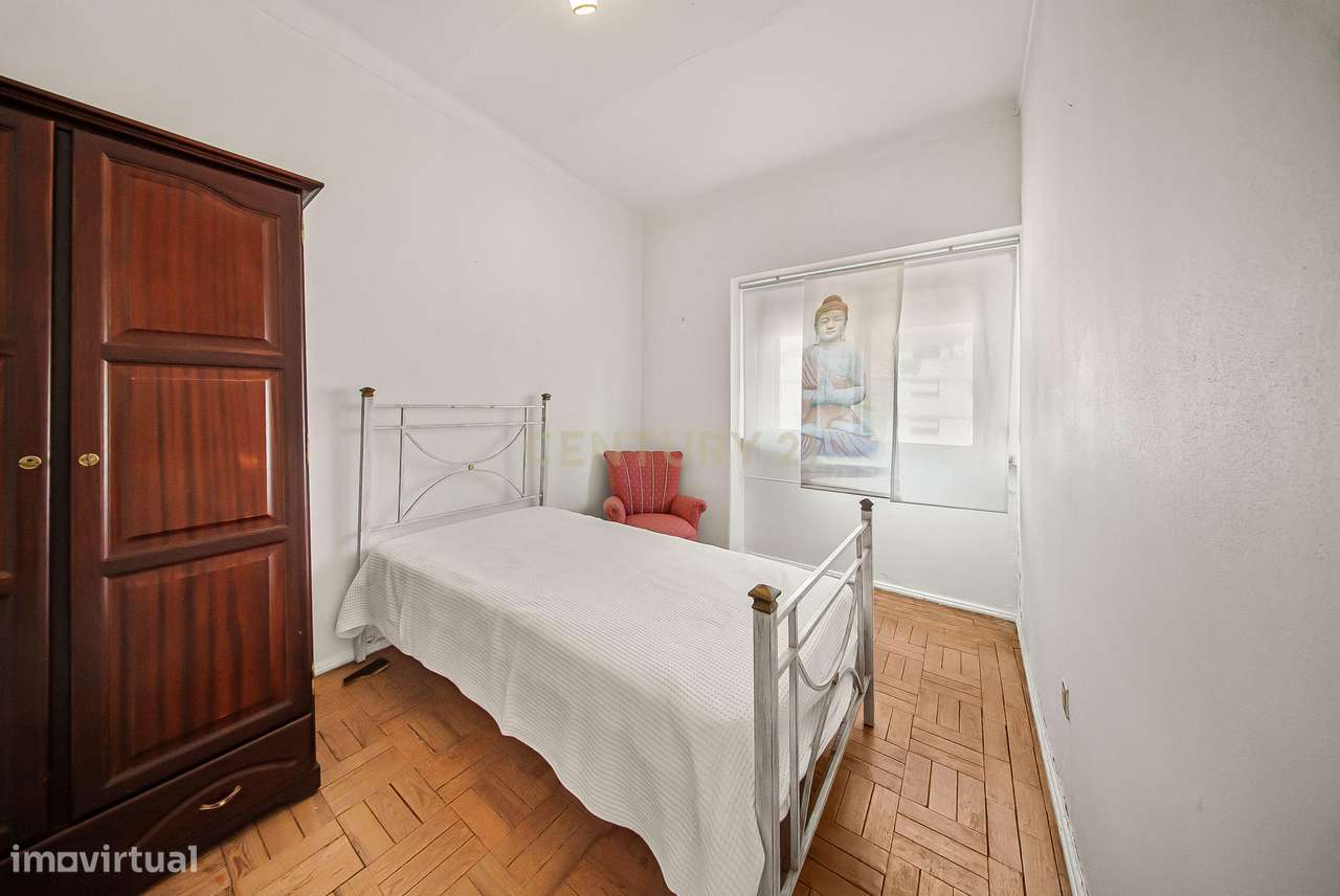 Moradia T4 com Churrasqueira, Jardim e Garagem – Excelente Exposição S-18