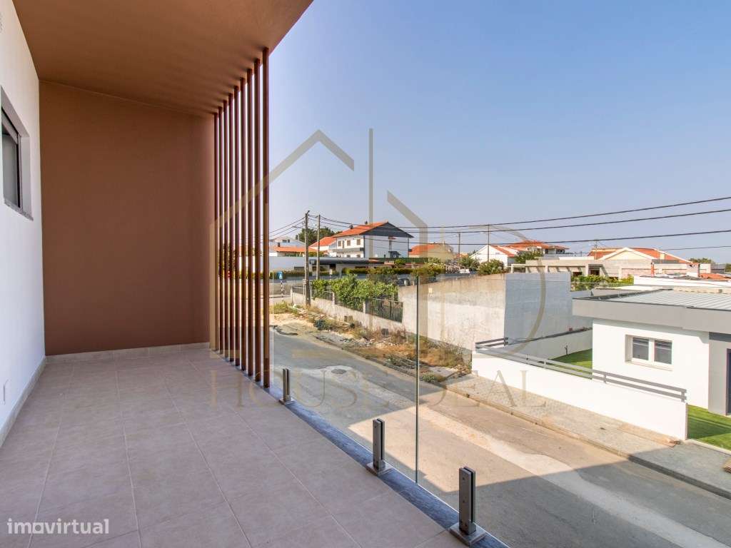EXCELENTE! Moradia T3+1 com Pérgola. Pinhal do General. Fernão Ferro-17