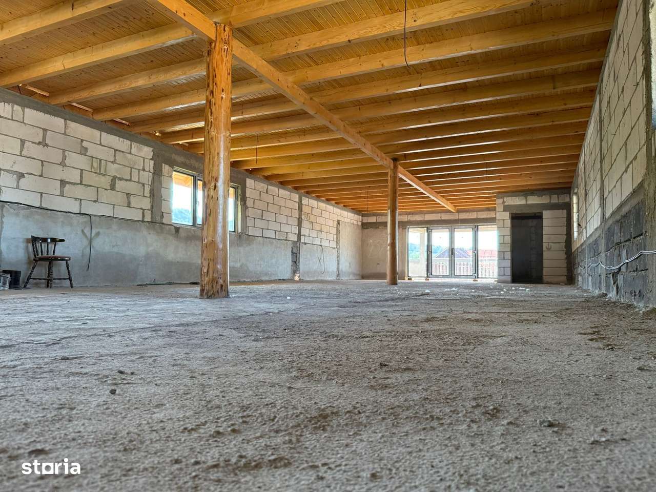 Vanzare casa cu 4 camere+anexe într-o zonă de poveste – Bezdead - Imagine principală: 2/20