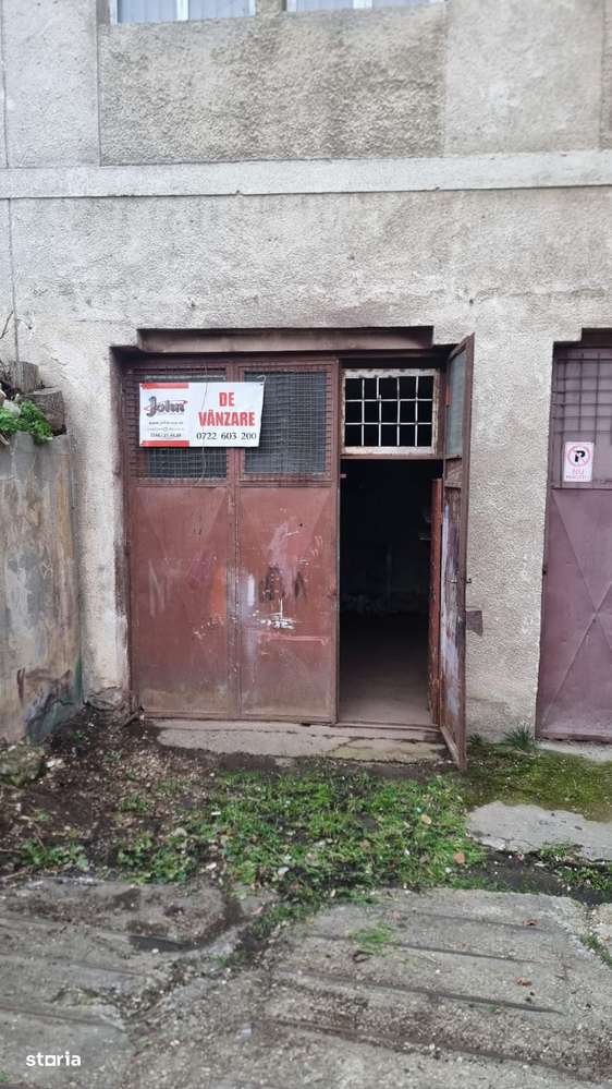 Vand garaj ultracentral, situat la demisol, Pitesti - Imagine principală: 5/11