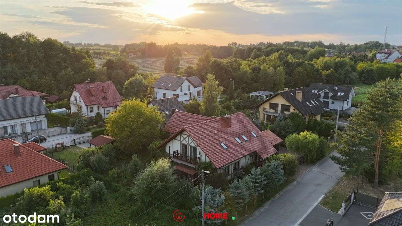 Urokliwy dom z odrobinę tajemniczym ogrodem-19