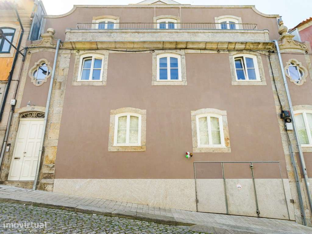T2 Exclusivo com Jardim Privativo e Vista Rio na Baixa do Porto-23