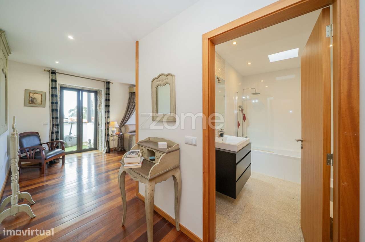 Moradia T5 + 1 com Piscina em Espinho, Braga-43
