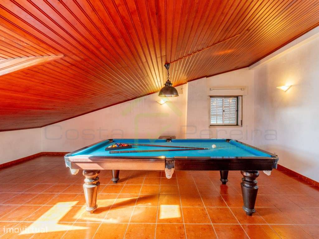 Moradia T2+2 com piscina e Vista Mar em Localização única-20
