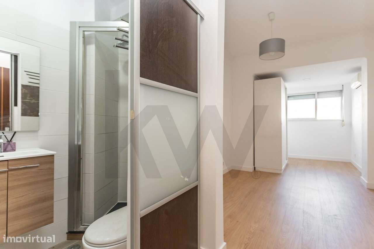 Apartamento T4 transformado em T3 totalmente remodelado na Cova da Pi-9