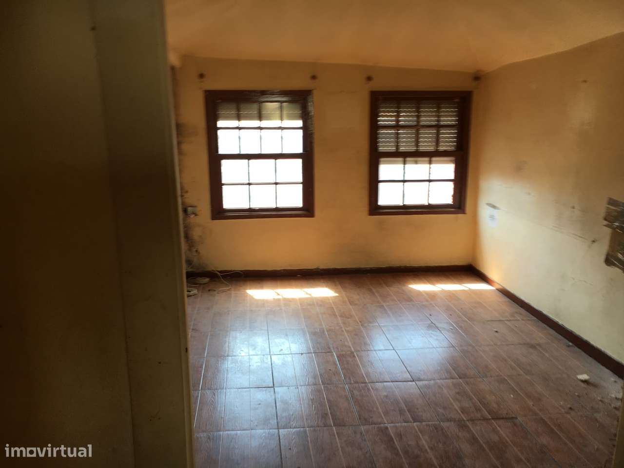 Vende-se Prédio para resuperar-7