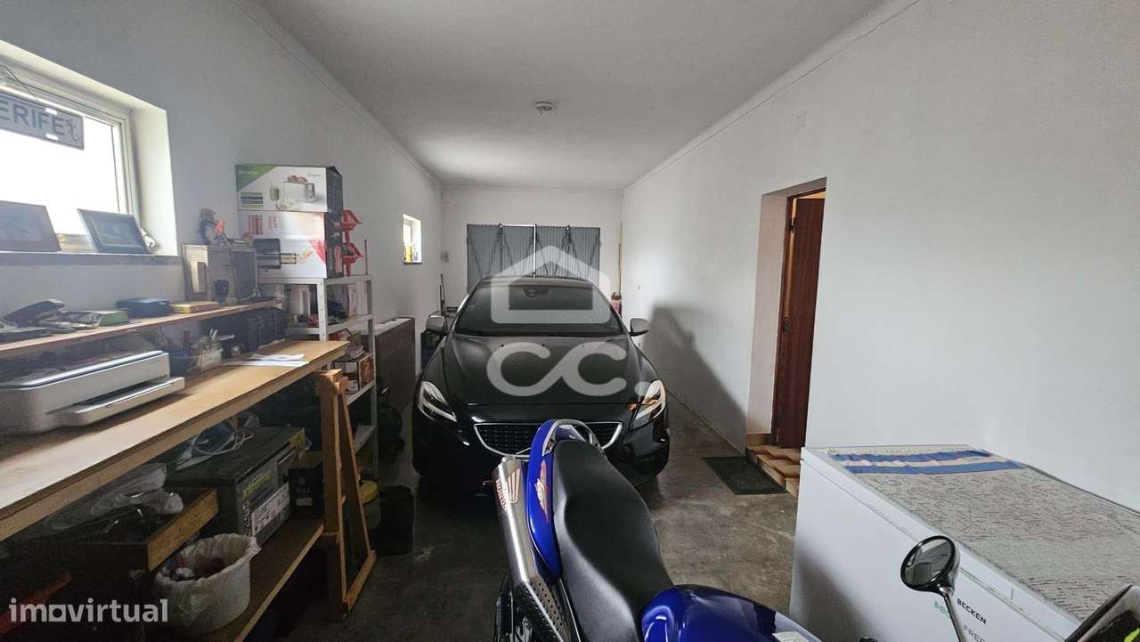 Moradia V4 com 174 M2, aproveitamento de sótão, garagem para 2 viatura-33