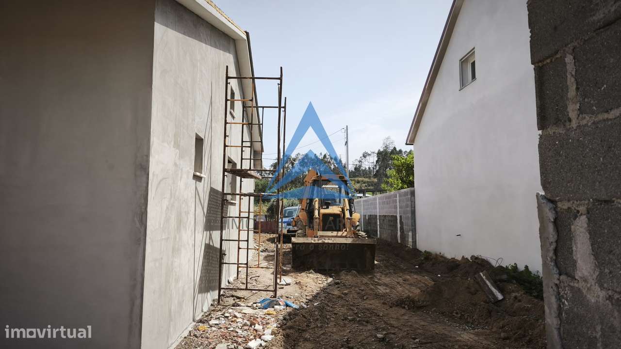 Moradia T5 com Piscina-24