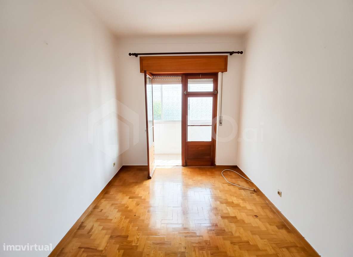 T3 no Coração do Montalvão – Excelente oportunidade para Remodelar ou-2