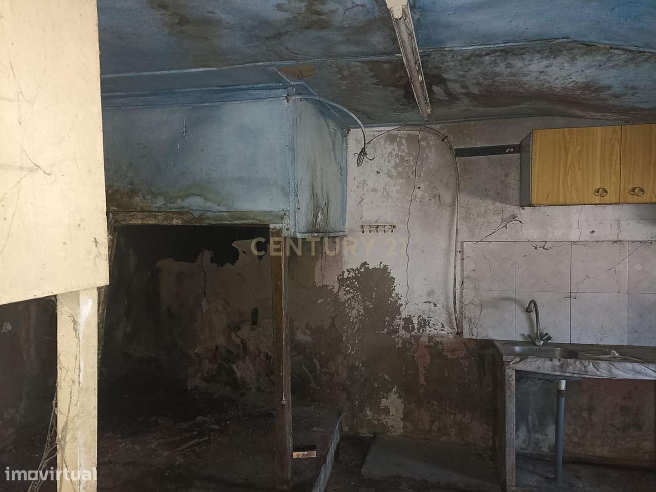 Moradia para reconstruir em zona residencial tranquila. - Grande imagem: 3/10