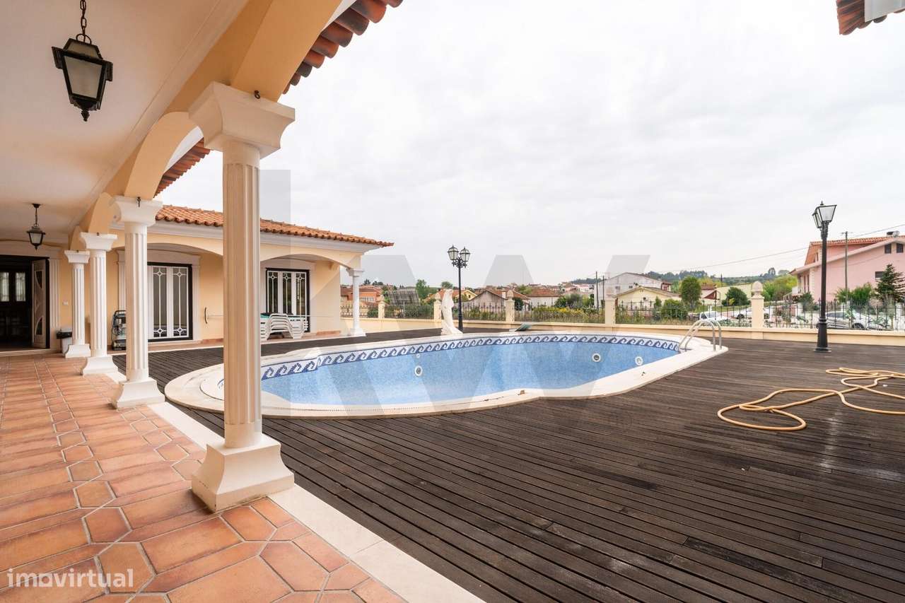 Coimbra/Mealhada - Moradia T5  Inserida em zona tranquila e soalheira - Grande imagem: 3/52