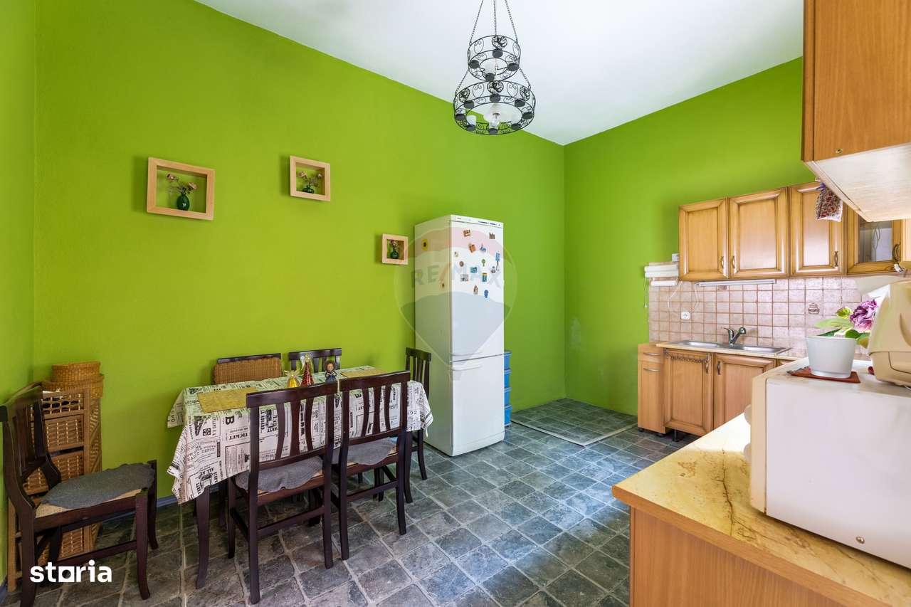 Casă de inchiriat  2 camere, curte intimă – zonă centrală - Imagine principală: 4/11