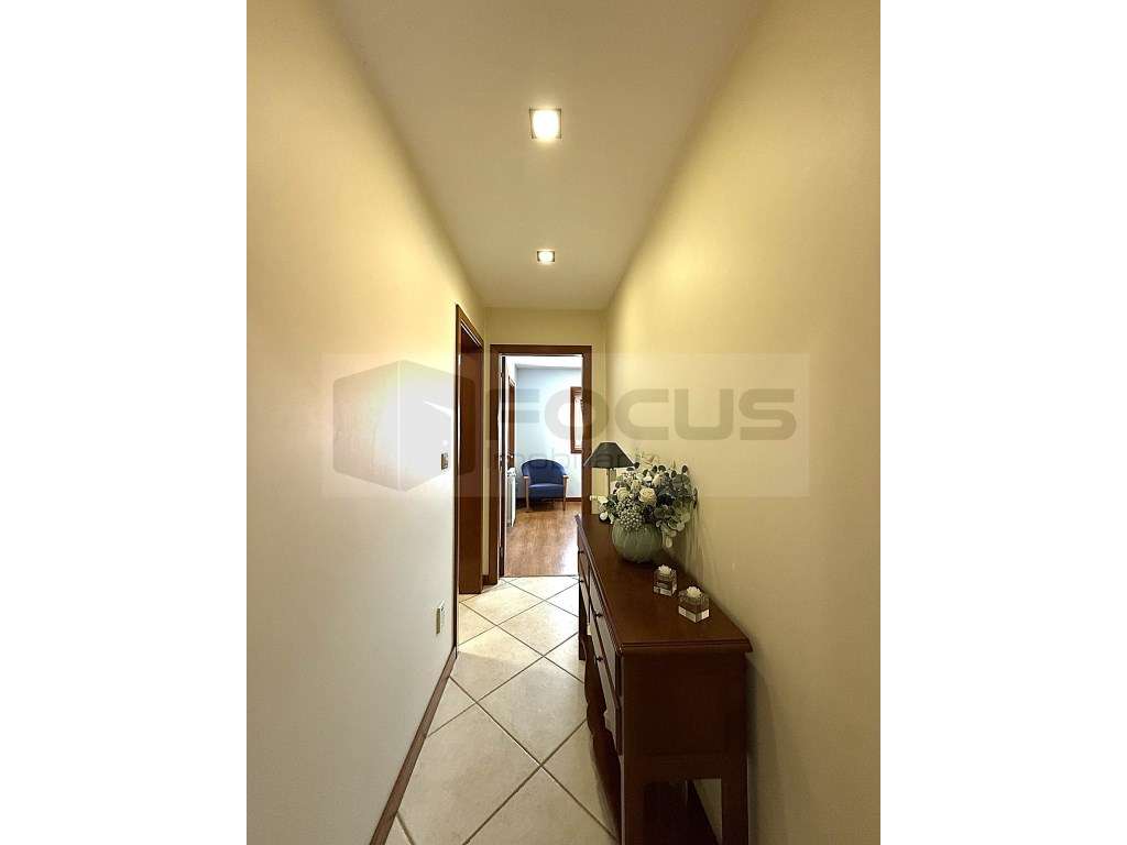 Espaçosa moradia T4 para venda em Esgueira-35