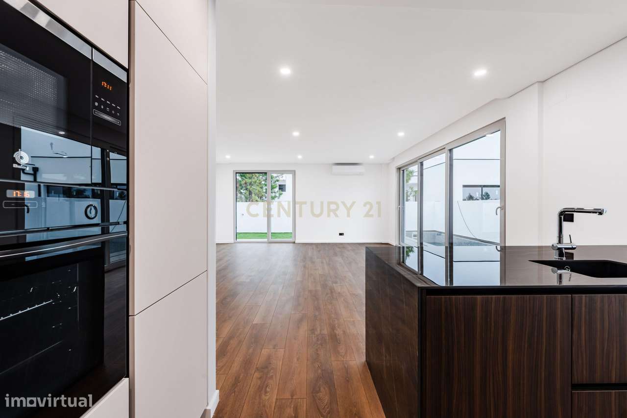 Moradia T3 Nova com Piscina em Palmela - Urbanização calma junto à A33-6