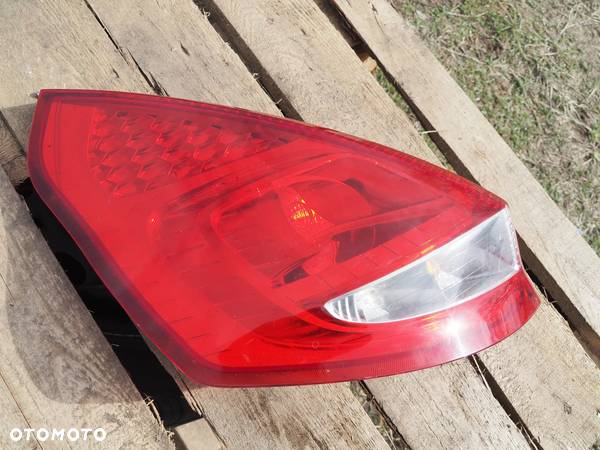 Lampa tył tylna lewa Ford Fiesta Mk.7 5D 8A61-13405-A - 2