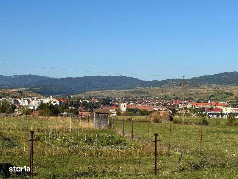 Vand teren intravilan cu toate utilitatile la poarta - Imagine principală: 4/7