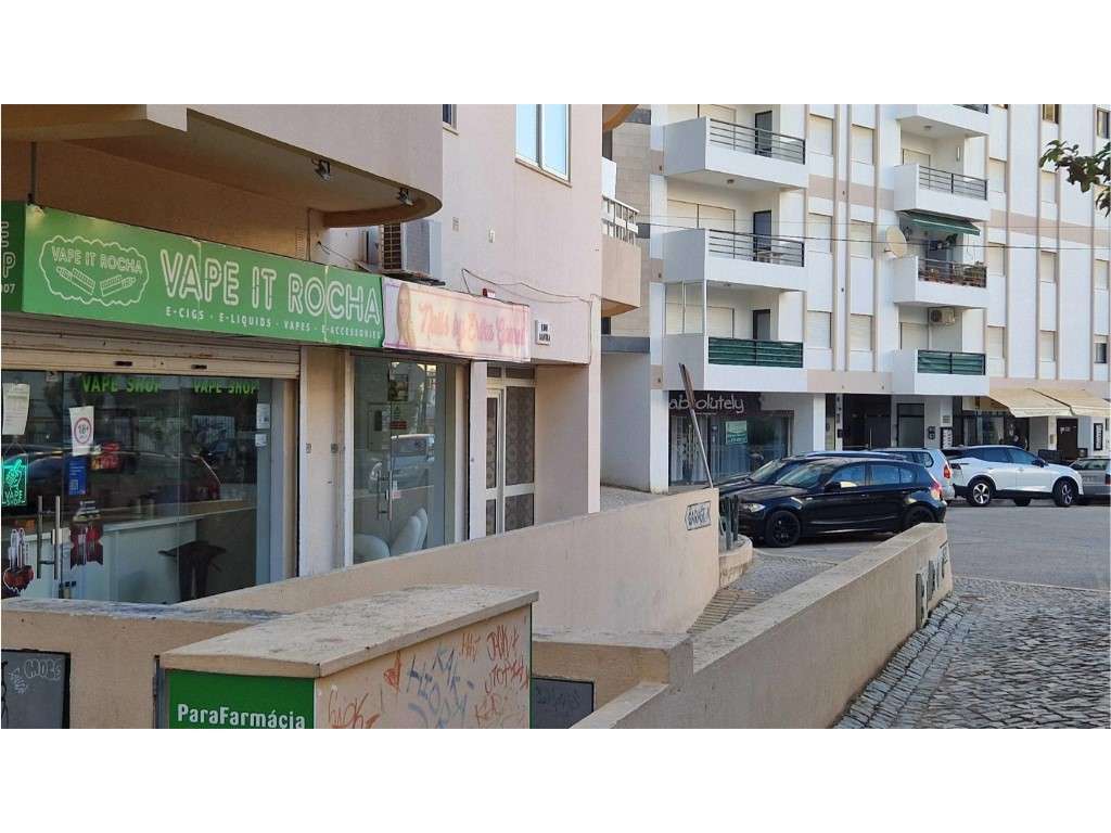 Lojas na praia da rocha a 2 minutos a pé da praia - Grande imagem: 2/5