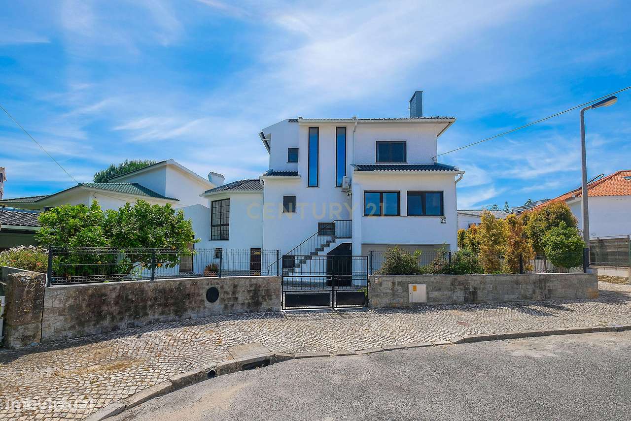 Moradia T5 em Carcavelos — Espaço, Conforto e Localização Privilegiada-5