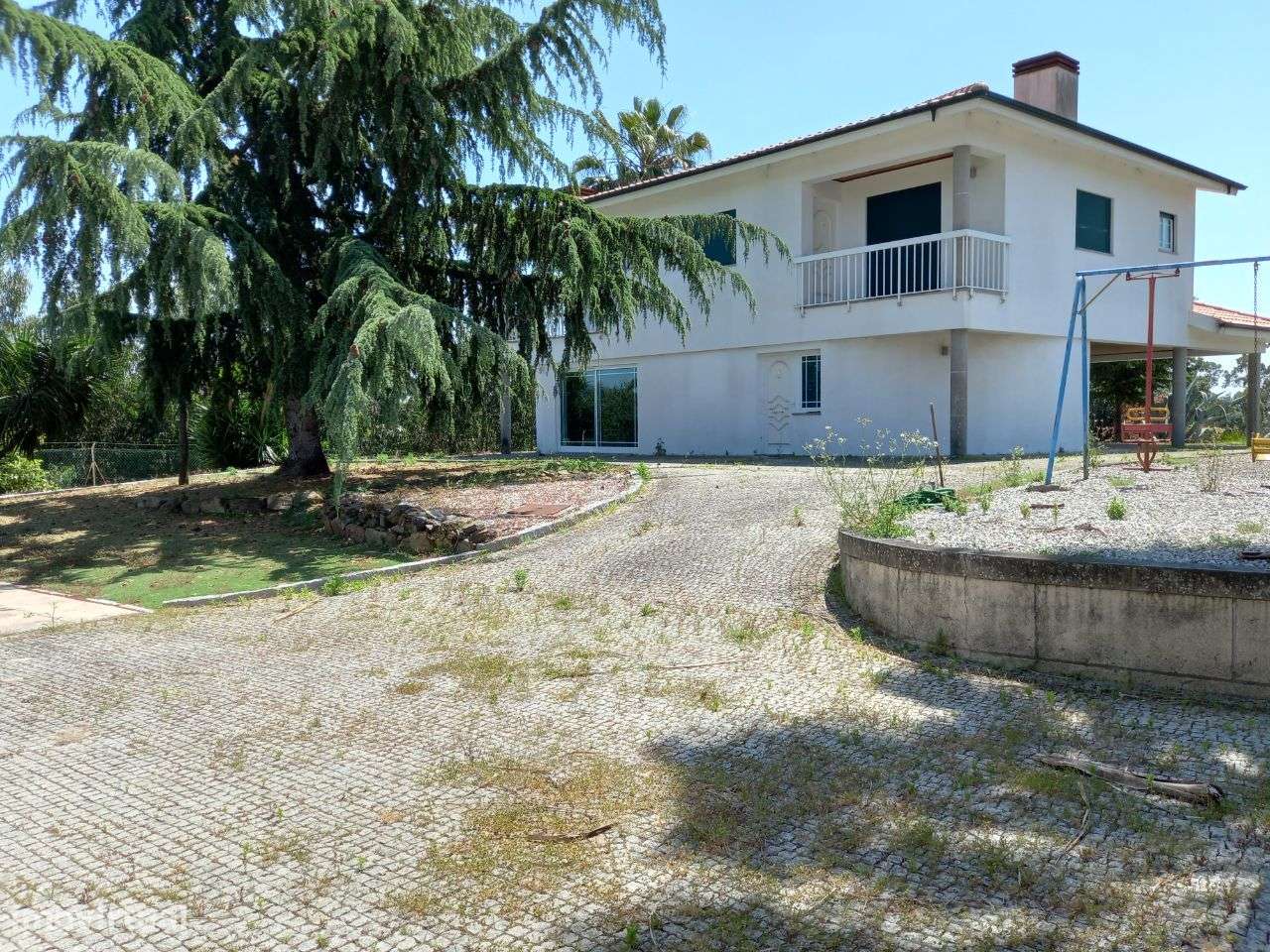 Moradia com 4 suítes, piscina e casa de hóspedes - Grande imagem: 4/31