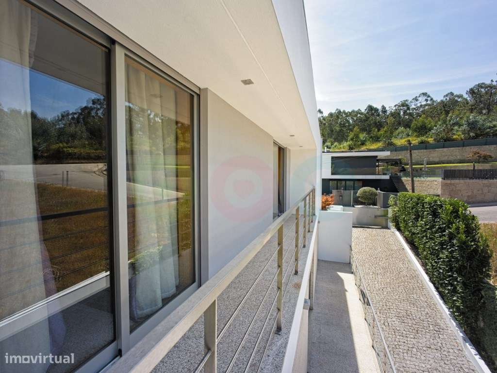 Moradia T3 em Vale S. Cosme- Piscina e jardim privativo-19