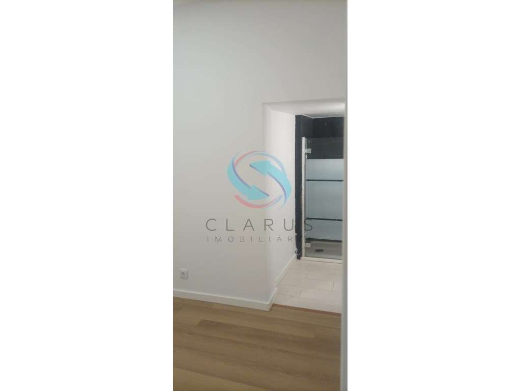 Apartamento T1 TRANFORMADO EM T3 Remodelado na Amadora.-5