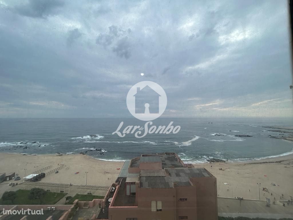 Apartamento c/ 4 quartos na 1ª linha de mar, na Póvoa de Varzim!