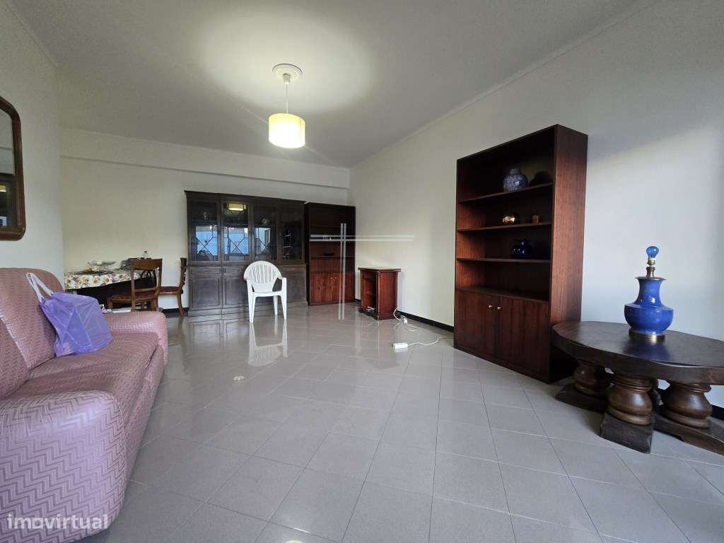 Apartamento T1, com varanda e parqueamento - Avenidas Novas-2