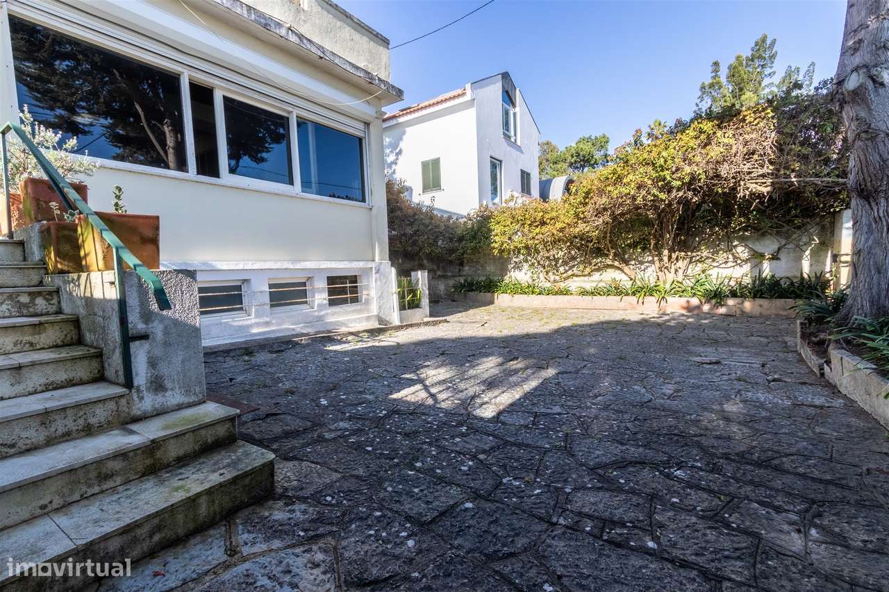 Moradia Estoril Cascais Vista Mar para renovar T6-45